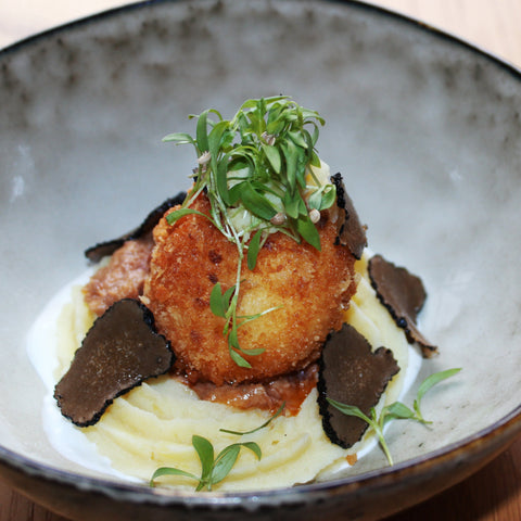 Crispy Trüffel Ei mit Mangalitza Rillettes